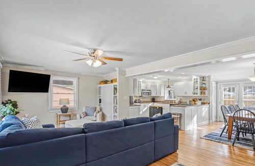 Beaufort House | Parris Island 10 min - Pet friendly Home + Yard