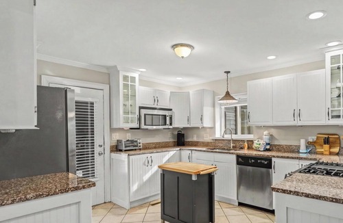 Beaufort House | Parris Island 10 min - Pet friendly Home + Yard