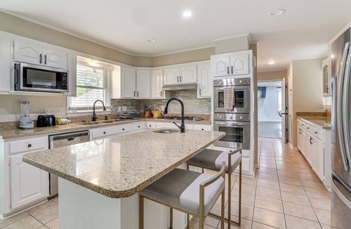 Santee House | Patio + Pool Table: Lake Marion Getaway