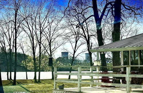 Wright House | Peak Season! Arkansas River Cabin with Dock,White Bluff Views, Fishing & Sandbar