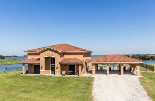 Hackberry House | Peninsula Point- Hackberry's Paradise- Secluded home on 12 Acres