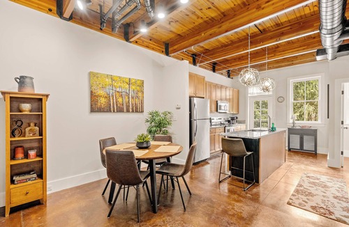 Habersham Condo | PERFECT GETAWAY in the Heart of Sought-After Habersham, Sleeps 5