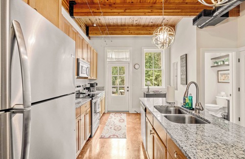 Habersham Condo | PERFECT GETAWAY in the Heart of Sought-After Habersham, Sleeps 5