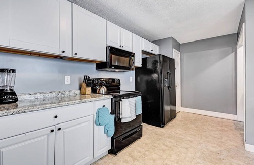 Savannah House | Pet-Friendly Home with Covered Patio & Backyard