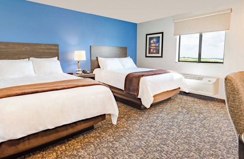 Pooler Hotel | Pet-Friendly Room w/Kitchen, Free Parking, Breakfast Available