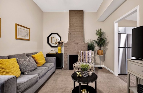 Metropolitan Condo | Pet-friendly Row Home in Victorian District w/Parking by Lucky Savannah