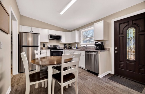 Metropolitan Condo | Pet-friendly Row Home in Victorian District w/Parking by Lucky Savannah