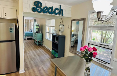 Folly Beach House | Pet Friendly Sleep 6 Fenced Yard - 2 Min Walk to Beach - Amazing Sunsets