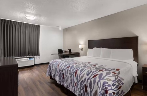 Pooler Hotel | Pet-Friendly Unit Near w/Free Parking & Pool Access | 2 miles to SAV Airport