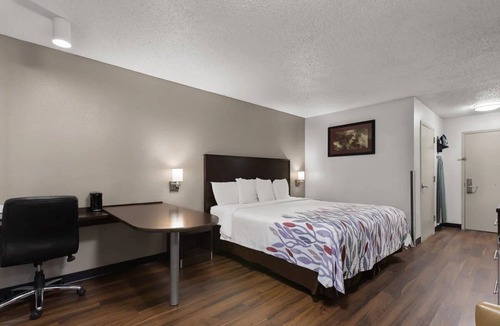 Pooler Hotel | Pet-Friendly Unit Near w/Free Parking & Pool Access | 2 miles to SAV Airport