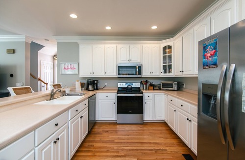 Edisto Island House | Pink Flamingo | Yacht Basin & Marsh Views | 3 Blocks to Beach | Sleeps 10 | Dog Friendly