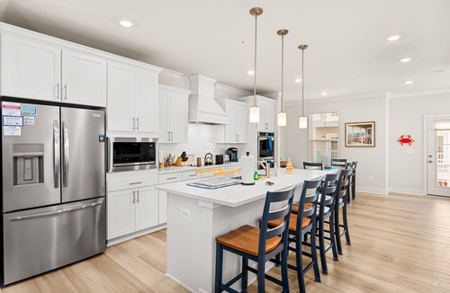 Caine Woods House | Pool,Beach 2 Blocks,10% Sale! Pets,King Beds,Linens,Air Hockey, Kids Loft