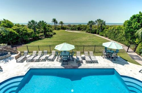 Isle of Palms House | Port of Call on Isle of Palms OCEAN FRONT, Pool, boardwalk, putting green