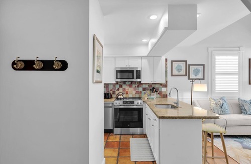 Uptown - Upper Duval House | ~POTTER'S COTTAGE~ Key West charmer in great location with private pool!