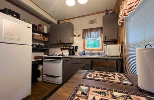 Jasper Cabin | Private and secluded mountain cabin with Ozark views from porch!