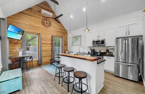 Charleston House | Private Hot Tub Island Cottage Near Folly Beach