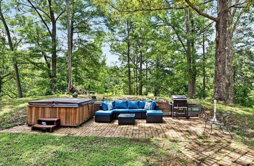 Meridian House | Private Lakefront Retreat - Hot Tub, Pets & Kayaks