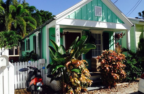 Old Town Cottage | Quaint Conch House Located In Historic Bahama Village.