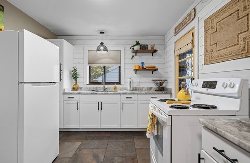 Hot Springs House | Quaint Cottage minutes to Oaklawn and Downtown