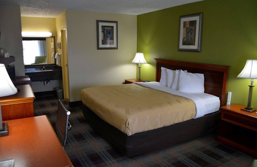 Savannah Hotel | Quality Inn Savannah Midtown
