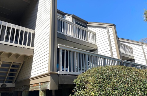 Seabrook Island Condo | Quiet cozy villa overlooking tennis walk to pool
