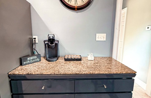Kenner - Louis Armstrong International Airport House | Quiet home in Kenner with AC, WiFi. Mins from everything/Airport, NOLA