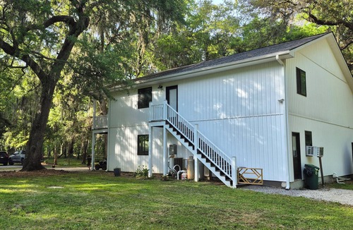 Hollywood House | Quiet, Secluded Getaway in Hollywood SC