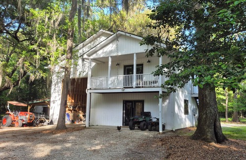 Hollywood House | Quiet, Secluded Getaway in Hollywood SC