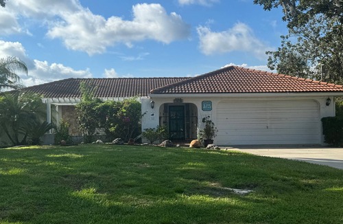 Crystal Shores House | Rated Top 10 Home in Crystal River-Perfect Location, Waterfront-Pool-Kayaks-Dock