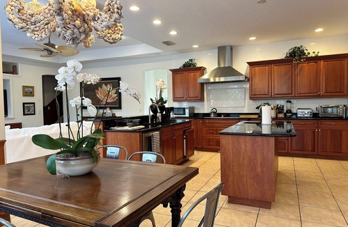 South Sarasota House | Relax and Play: Private Pool, Hot Tub, Pickleball, Tennis, Basketball.