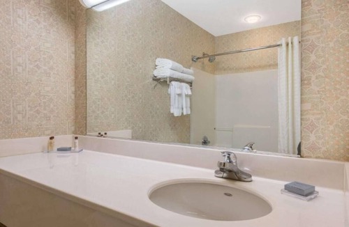 Witmer Hotel | Relax in a Welcoming Suite w/Sofa Bed Near Top Lancaster Attractions