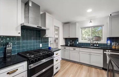 Beaufort Cottage | Relax under the Shade of a Live Oak! MCRD Paris Island and MCAS 10 Minute Drive