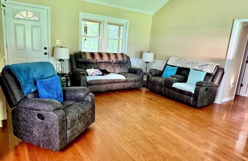 Sarah Cottage | Relaxing 1-bedroom cottage on 13 acres in charming Senatobia
