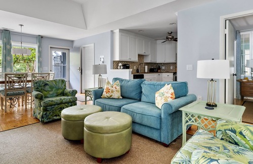 West Beach Cottage | Relaxing Coastal Stay with Shared Pool | La Mer
