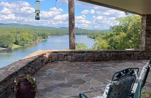 Jones Mills Condo | Relaxing getaway at Honey's Condo