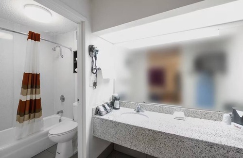 Walterboro Hotel | Relaxing Room Ideal for Families – Kids Stay Free + Patio Access + Soundproofed