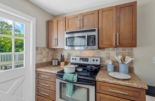 South Sarasota House | Remodel Home w/Heated pool, patio & gas grill