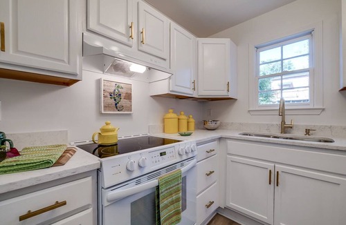 Beach Institute Apartment | Renovated Apartment Near Forsyth Park, Courtyard, Heated Pool Access