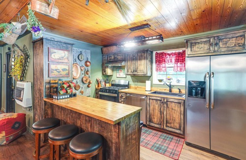 Scobey Cabin | Renovated Cabin on 15 Forested Acres in Tillatoba!