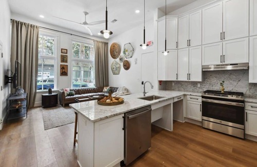 Central Business District Hotel | Renovated CBD Units Near French Quarter