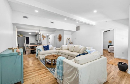 Biloxi House | Renovated coastal retreat in Biloxi - 3 min to intestate - Close to everything