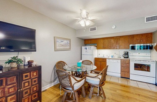 Kiawah Island Condo | Renovated lagoon-view condo with screened porch & WiFi - steps from the beach