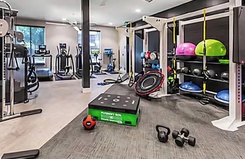 NoHo Arts District Apartment | Resort Style 1-bedroom apartment in adorable Los Angeles with tons of amenities