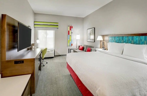 Polk Village Hotel | Rest In A Comfortable Room After Exploring Beaufort | Pet-Friendly Stay