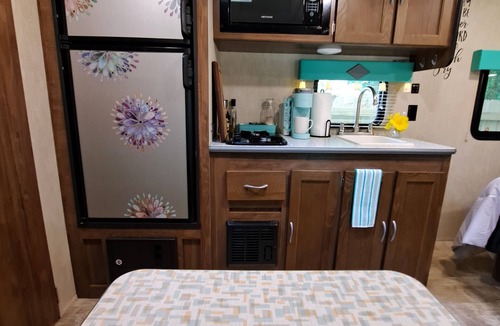 North Charleston House | Retro themed camper 15 minutes from downtown, 25 minutes from beaches.