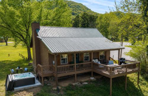 Heber Springs House | Riverfront Little Red Cabin, Hot Tub, World-class Trout Fishing, Views & Boat Access