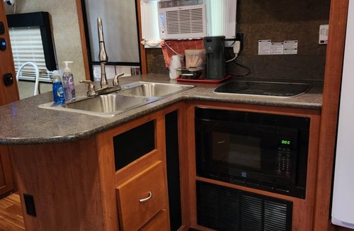 Colleton County House | Riverside 2-bedroom Camper with AC and WiFi. Boat ramp available.