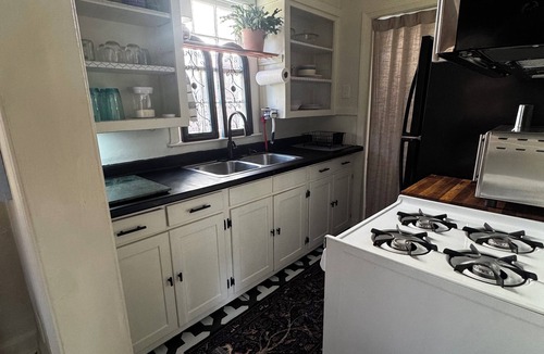 Central Gardens Cottage | ROBYN’S NEST🪺 🪺 2 bedroom in the heart of beautiful historic Central Gardens.