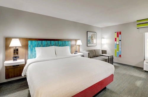 Polk Village Hotel | Room Perfect for Couples | 1.5 Miles from Kazoo Museum + Restaurants | Pets OK