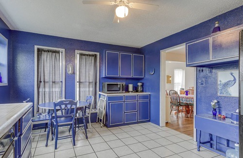 Berryville House | Rural Group Getaway w/Creek Access in Berryville!
